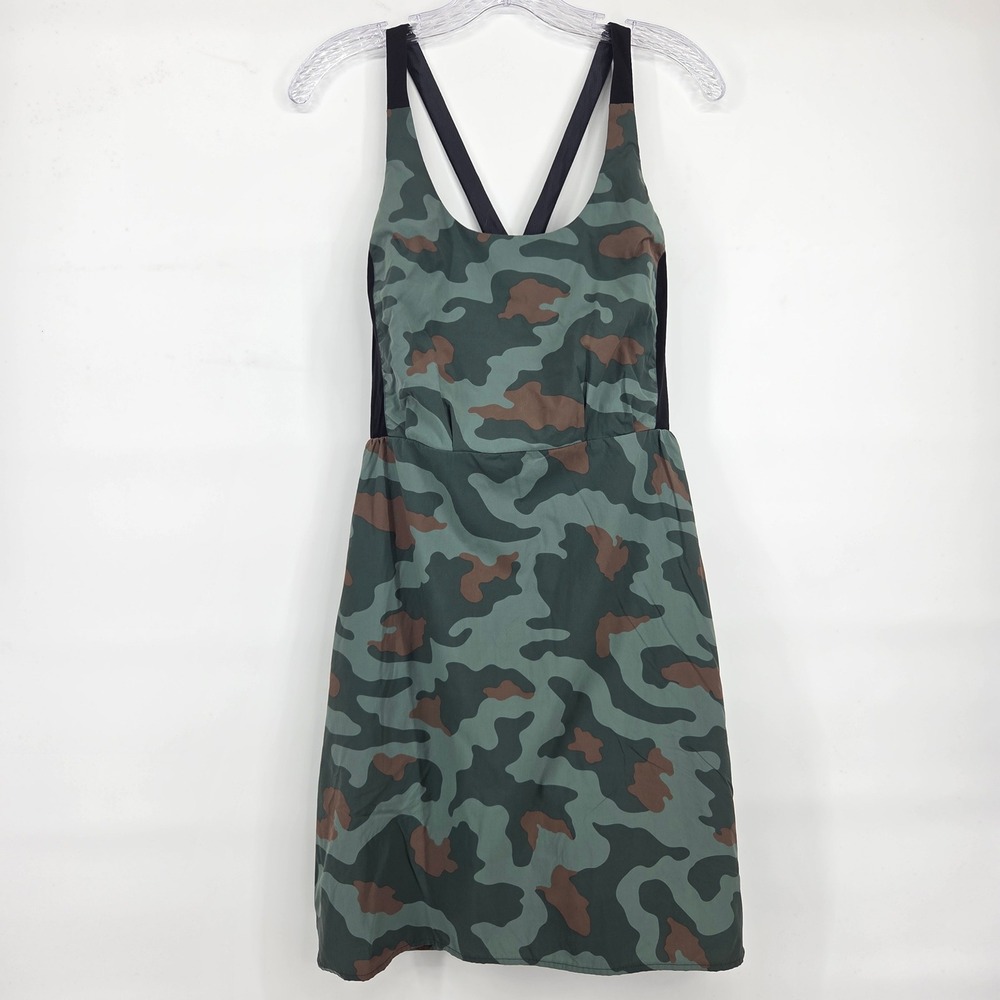 Mountain Hardwear Camo Dress Medium Green Camouflage Pockets Gorpcore